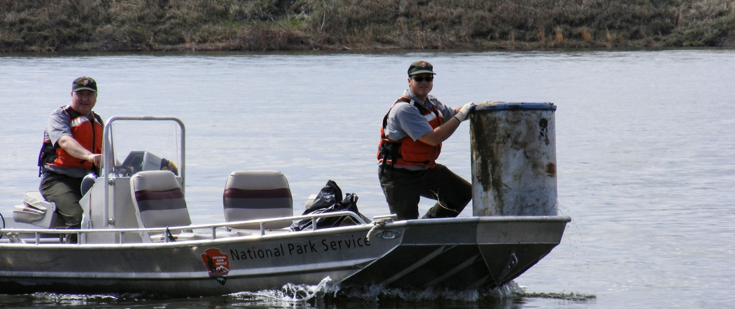 Rangers Cleanup on the Missouri National Recreational River