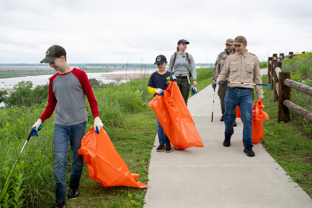 Volunteers at a litter cleanup at Mulberry Bend 2, NPS Photo